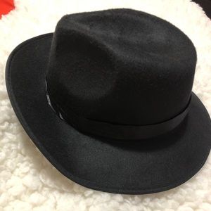 Woman black hat